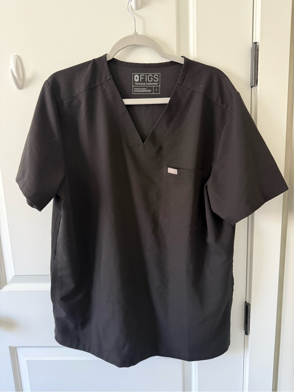 FIGS Men’s Scrub Tops (set of 4) LARGE